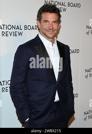 New York, USA. 12 gennaio 2024. Bradley Cooper partecipa al National Board of Review Gala del 2024 a Cipriani 42nd Street l'11 gennaio 2024 a New York City. Foto: Jeremy Smith/imageSPACE credito: Imagespace/Alamy Live News Foto Stock