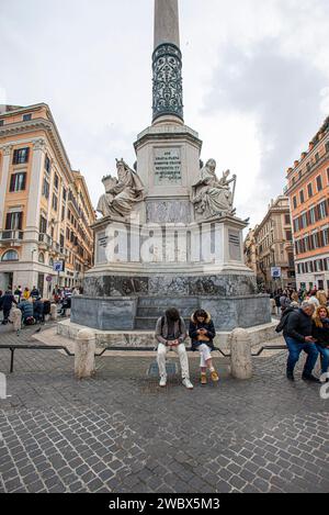 La colonna dell'Immacolata Concezione, Piazza Mignanelli, Roma Foto Stock