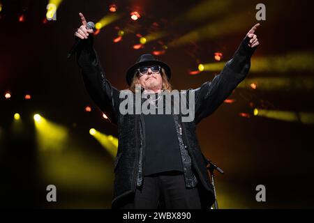 Der US-amerikanischer Rocksänger von der Band Toto bei der Night of the Proms Tour 2023 a München. München Olympiahalle Bayern Deutschland *** il cantante rock statunitense della band Toto at the Night of the Proms Tour 2023 a Monaco di Baviera Olympic Hall Baviera Germania Foto Stock