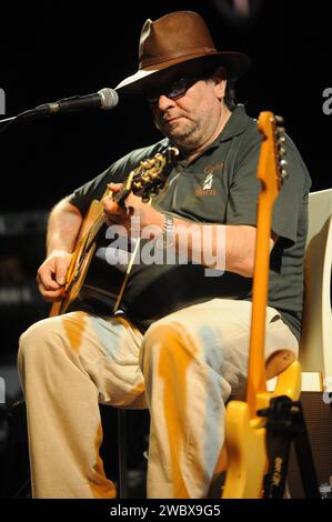 Milano Italia 2008-07-02 : Roberto Ciotti, Italian Blues Man, durante il concerto dal vivo all'Idroscalo Foto Stock