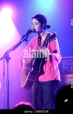 Cortemaggiore PC Italia 2003-01-15: Carmen Consoli, cantante italiana, durante il concerto dal vivo Foto Stock