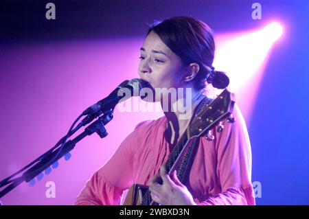 Cortemaggiore PC Italia 2003-01-15: Carmen Consoli, cantante italiana, durante il concerto dal vivo Foto Stock