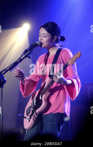 Cortemaggiore PC Italia 2003-01-15: Carmen Consoli, cantante italiana, durante il concerto dal vivo Foto Stock