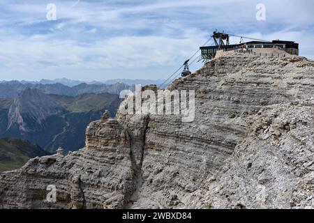 Escursioni nella catena del col Rodella delle Dolomiti, Italia Foto Stock