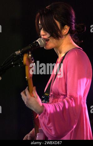 Cortemaggiore PC Italia 2003-01-15: Carmen Consoli, cantante italiana, durante il concerto dal vivo Foto Stock