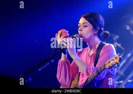 Cortemaggiore PC Italia 2003-01-15: Carmen Consoli, cantante italiana, durante il concerto dal vivo Foto Stock