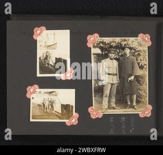 Soldati giapponesi sconosciuti, hanno lasciato due ritratti di gruppo su una barca, Anonymous, 1937 - 1941 Fotografia queste foto fanno parte di un album. baryta carta gelatina argento stampa il soldato; la vita del soldato. anonimo personaggio storico ritratto Foto Stock