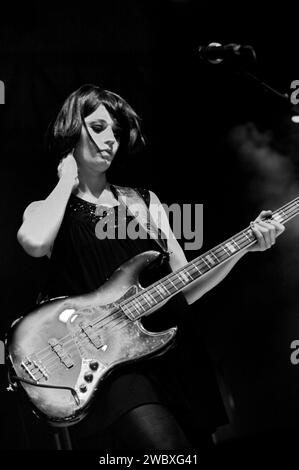 Milano Italia 2010-03-04: Carmen Consoli, cantante italiana, durante il concerto dal vivo all'Alcatraz Foto Stock