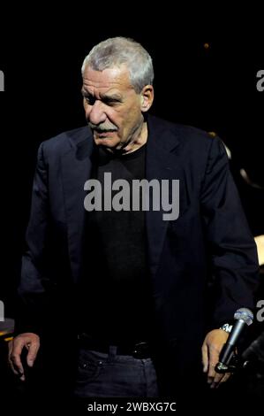 Milano Italia 2008-10-14 : Paolo Conte, cantante italiano, durante il concerto dal vivo al Teatro Smeraldo Foto Stock