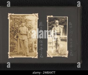 Due ritratti di soldati giapponesi sconosciuti, Anonymous, 1937 - 1941 fotografano queste foto fanno parte di un album. baryta carta gelatina argento stampa il soldato; la vita del soldato. anonimo personaggio storico ritratto Foto Stock