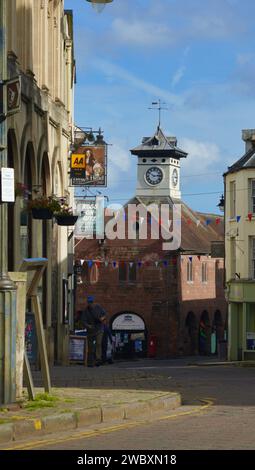 Ross on Wye, Herefordshire, Inghilterra 24 settembre 2023: Le strade nella vivace città di Ross on Wye vantano un mix di stili architettonici Foto Stock