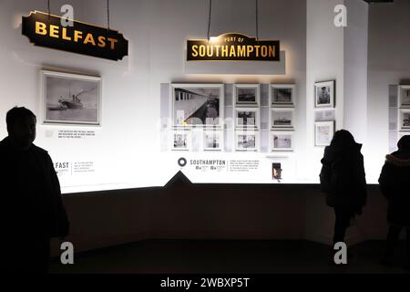 Titanic Belfast, un'attrazione turistica leader a livello mondiale che racconta la storia di RMS Titanic dal suo inizio fino alla sua tragica fine nel 1912, Regno Unito Foto Stock