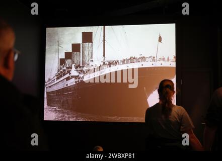 Titanic Belfast, un'attrazione turistica leader a livello mondiale che racconta la storia di RMS Titanic dal suo inizio fino alla sua tragica fine nel 1912, Regno Unito Foto Stock