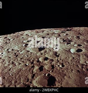 Vista del lato posteriore della Luna in prossimità del cratere n. 308 durante la missione Apollo 11, Marshall Space Flight Center, NASA, 20 luglio 1969 Foto Stock