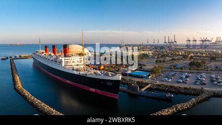 Vista aerea del transatlantico RMS Queen Mary, Long Beach, CA. Foto Stock