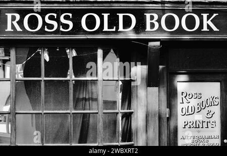 Ross on Wye, Herefordshire, Ing. 24 settembre 2023: The Ross Old Book Shop on High Street è un edificio classificato di grado II risalente al 1560, Foto Stock