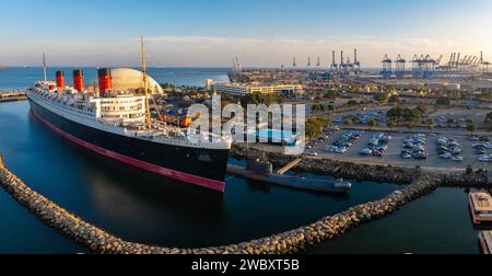 Vista aerea del transatlantico RMS Queen Mary, Long Beach, CA. Foto Stock