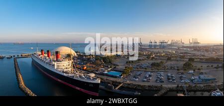 Vista aerea del transatlantico RMS Queen Mary, Long Beach, CA. Foto Stock