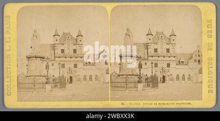 Veduta del Grote Markt con la statua di Margherita d'Austria a Mechelen, Anonimo, dopo Jean Joseph Tuerlinckx, 1873 - 1890 stereografo Mechlpublisher: Parispublisher: Paris Cardboard. Stampa in albume di carta municipio Foto Stock