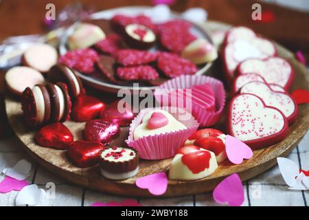 Dolci per San Valentino. Cuori di marzapane. Foto Stock