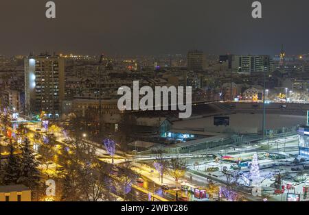 Vista della città notturna dal tetto, Novi Sad Serbia Foto Stock