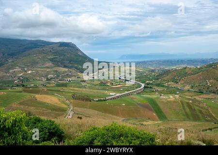 Campi agricoli della regione Trapani - Sicilia - Italia Foto Stock