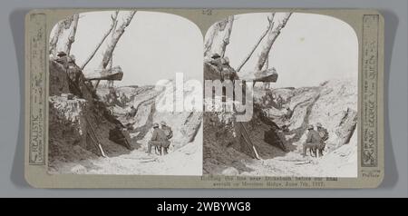 Mantenere la linea vicino a Dickebush prima del nostro assalto finale a Messines Ridge, 7 giugno 1917, Realistic Travels, 1917 stereografo Flanders Cardboard. supporto fotografico, soldato privato con stampa in argento e gelatina. trincee Foto Stock