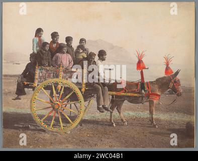 Azienda su carrello siciliano, Eugenio Interguglielmi & Co. (Attribuito a), 1860 - 1890 Fotografia carta Sicilia. L'albumina di cartone stampa un veicolo a due ruote trainato da un animale Italia Foto Stock