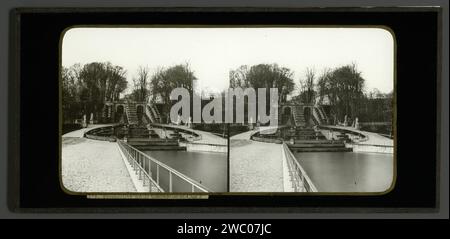 Cascata artificiale nel Parc de Saint-Cloud, Parigi, Anonimo, 1860 - 1890 Fotografia Paris Glass slide Waterfall Saint-Cloud Foto Stock