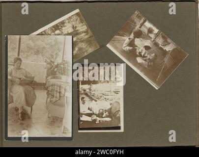 Leprecring Colony Danaradja: Familiefoto's, Anonymous, 1922 Fotografia album rivista con quattro foto: Sulla più grande foto all'estrema sinistra una donna che legge il giornale 'De Locomotief' su una veranda. Sotto una donna con due bambini piccoli, su una terrazza all'aperto. Probabilmente in entrambi i casi riguarda H. Gramberg-Goossen, moglie del Dr. C. Gramberg, entrambi che lavorano nella colonia. Registrazioni a sinistra e in alto a destra di bambini piccoli. Parte dell'album fotografico Leprozen Colony Danaradja e registrazioni familiari. Cartone est. lebbra di supporto fotografico. giardino. madre e bambino o bambino piccolo. Child East Foto Stock