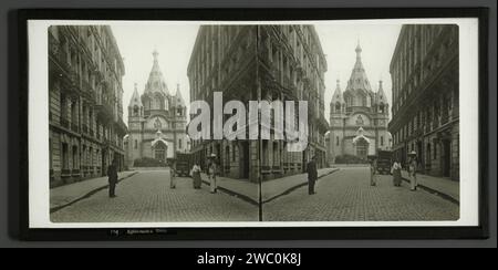 Vista della Cathédrale Saint -Alexandre Nevsky a Parigi, Francia, Anonimo, 1856 - 1890 Paris Glass. Seal Rand: Chiesa di scorrimento di carta (esterno). street Saint-Alexandre Nevsky Cathedral Foto Stock