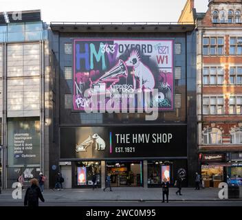 Londra, Regno Unito, 11 gennaio 2024. L'originale HMV Shop al 363 di Oxford Street, riaperto nel novembre 2023. Foto scattata in una tranquilla e fredda mattinata d'inverno. Foto Stock