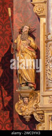 LUCERNA, SVIZZERA - 24 LUGLIO 2022: La statua policroma scolpita di San Tommaso apostolo nella chiesa di San Leodegar im Hof Foto Stock