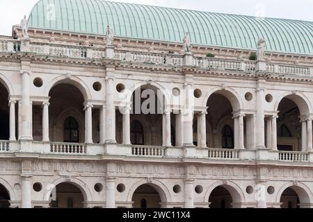 Basilica Palladiana rinascimentale costruita nel XVI secolo da Andrea Palladio in Piazza dei signori nel centro storico di Vicenza, in provincia di Vic Foto Stock