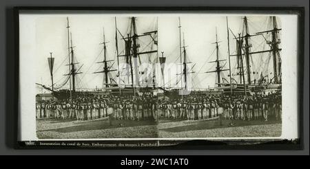 Soldati nel porto di Port Said per l'apertura del Canale di Suez, Egitto, Ferrier Père-Fils et Soulier & Léon et Lévy, 1869 movimenti di truppe di vetri di Port Said, trasporto. harbor Port Said Foto Stock
