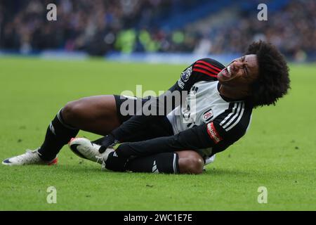 Londra, Regno Unito. 13 gennaio 2024. Willian del Fulham sembra essere in difficoltà dopo che Malo gusto (non nella foto) del Chelsea lo ha fallo durante la partita di Premier League allo Stamford Bridge di Londra. Il credito fotografico dovrebbe leggere: Paul Terry/Sportimage Credit: Sportimage Ltd/Alamy Live News Foto Stock