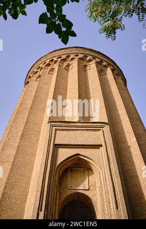 Vista della Torre di Toghrol, vista dall'angolo basso della Torre di Toghrol. Foto Stock