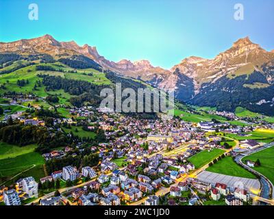 Engelberg, Svizzera nelle alpi al crepuscolo. Foto Stock
