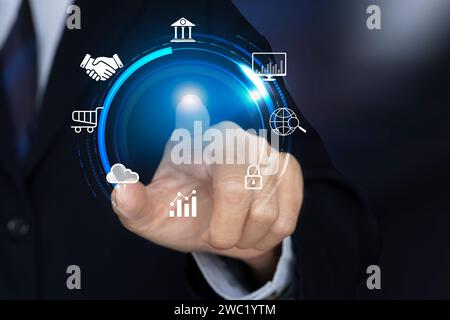 Uomo d'affari tocco la metaversa della connessione Internet globale virtuale. Tecnologia applicativa per la connessione Internet globale e marketing digitale Foto Stock