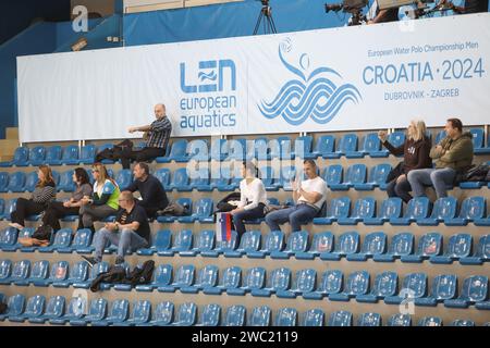 Dubrovnik, Croazia. 13 gennaio 2024. DUBROVNIK, CROAZIA - 13 GENNAIO: I tifosi tifosi tifosi sulle tribune durante il torneo europeo di pallanuoto maschile 2024, 13°-14° incontro tra Slovacchia e Slovenia, presso il Gruz Pool il 13 gennaio 2024 a Dubrovnik, Croazia. Foto: Grgo Jelavic/PIXSELL credito: Pixsell/Alamy Live News Foto Stock