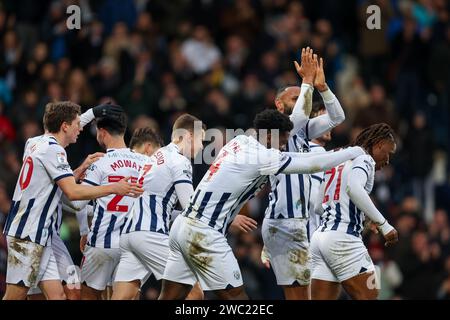 West Bromwich, Regno Unito. 13 gennaio 2024. Brandon Thomas-Asante, il 21 di West Bromwich Albion, si congratula per il suo secondo gol durante la partita dell'EFL Sky Bet Championship tra West Bromwich Albion e Blackburn Rovers agli Hawthorns, West Bromwich, Inghilterra, il 13 gennaio 2024. Foto di Stuart Leggett. Solo per uso editoriale, licenza necessaria per uso commerciale. Nessun utilizzo in scommesse, giochi o pubblicazioni di un singolo club/campionato/giocatore. Credito: UK Sports Pics Ltd/Alamy Live News Foto Stock