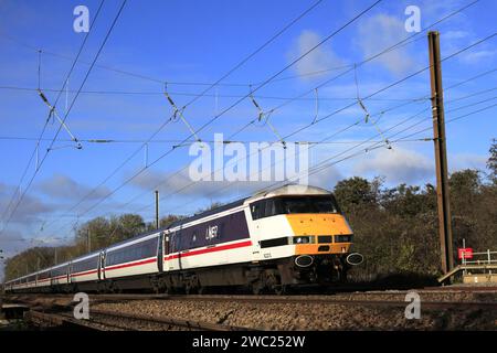 82213 LNER, White Livery train, East Coast Main Line Railway, Grantham, Lincolnshire, Inghilterra, Regno Unito Foto Stock