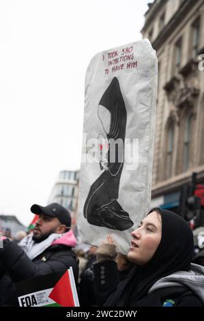 13 gennaio 2024. Centinaia di migliaia di manifestanti si riuniscono alla Bank nella City di Londra come parte di una manifestazione globale a sostegno di Palest Foto Stock