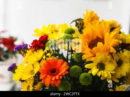 Bouquet colorato di fiori freschi Foto Stock