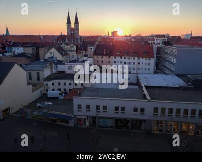 Vista aerea della città e di St Martini churchat Sunset, a Baunschweig (Brunswick), Germania Foto Stock