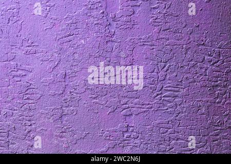 La trama della parete in cemento magenta può essere utilizzata come sfondo. Foto Stock
