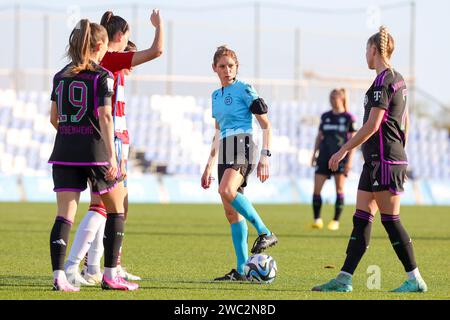 San Pedro del Pinatar, Spagna. 12 gennaio 2024. L'arbitro Maria Planes raffigurato durante una partita di calcio femminile amichevole tra il Bayern Monaco e il Granada CF venerdì 11 gennaio 2024 a San Pedro del Pinatar, in Spagna. Credito: Sportpix/Alamy Live News Foto Stock