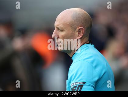 The Den, Bermondsey, Londra, Regno Unito. 13 gennaio 2024. EFL Championship Football, Millwall vs Middlesbrough; arbitro Andy Davies Credit: Action Plus Sports/Alamy Live News Foto Stock