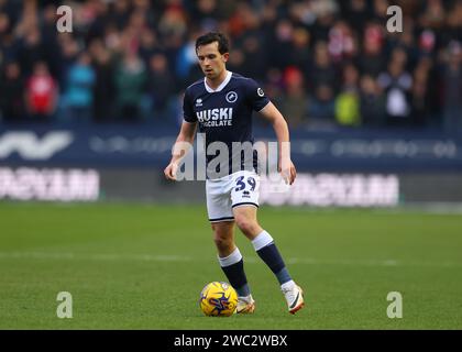 The Den, Bermondsey, Londra, Regno Unito. 13 gennaio 2024. EFL Championship Football, Millwall vs Middlesbrough; George Honeyman di Millwall Credit: Action Plus Sports/Alamy Live News Foto Stock