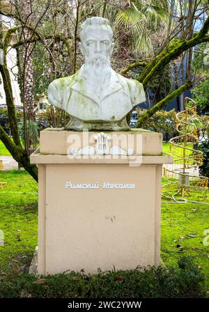 Sochi, Russia - 2023 febbraio 23: Busto del compositore Rimsky-Korsakov nel parco Frunze, Sochi Foto Stock